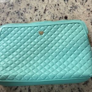 PurseN Turquoise Quilted Wristlet for makeup